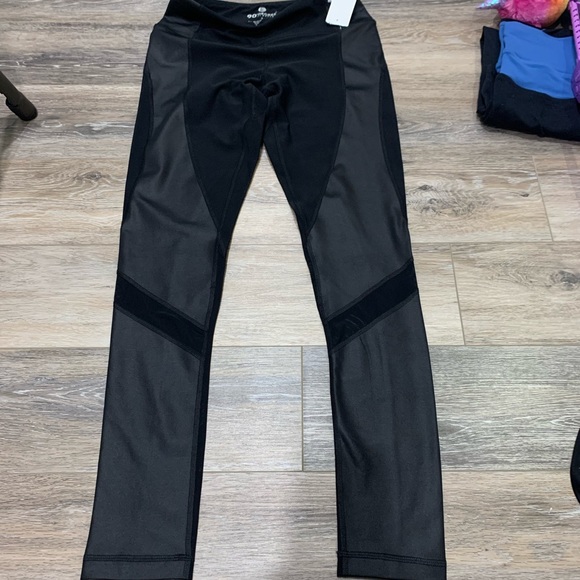 Yoga pants. - Picture 1 of 2